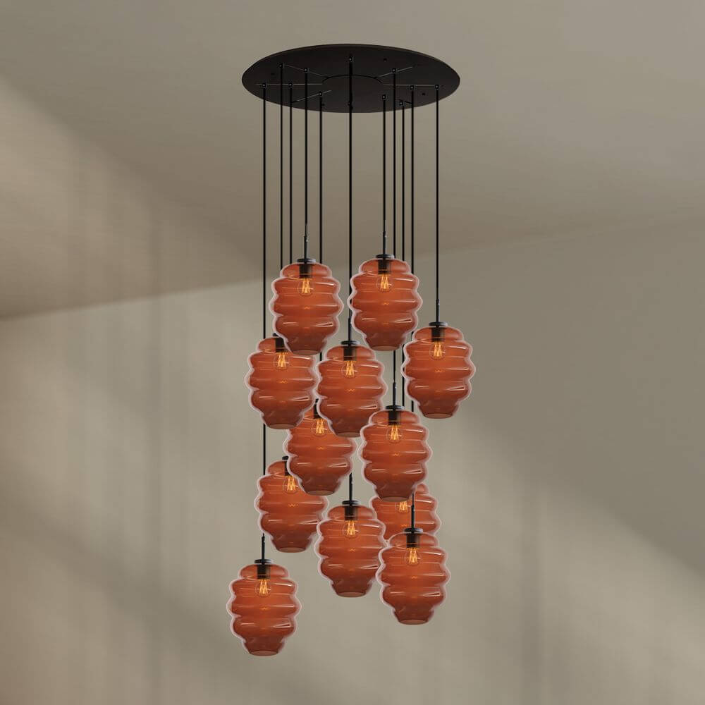 s.luce Echos Galerieleuchte 12-flammig mit mundgeblasenen Glaskörpern in Cognac-Optik, Ø 80cm.