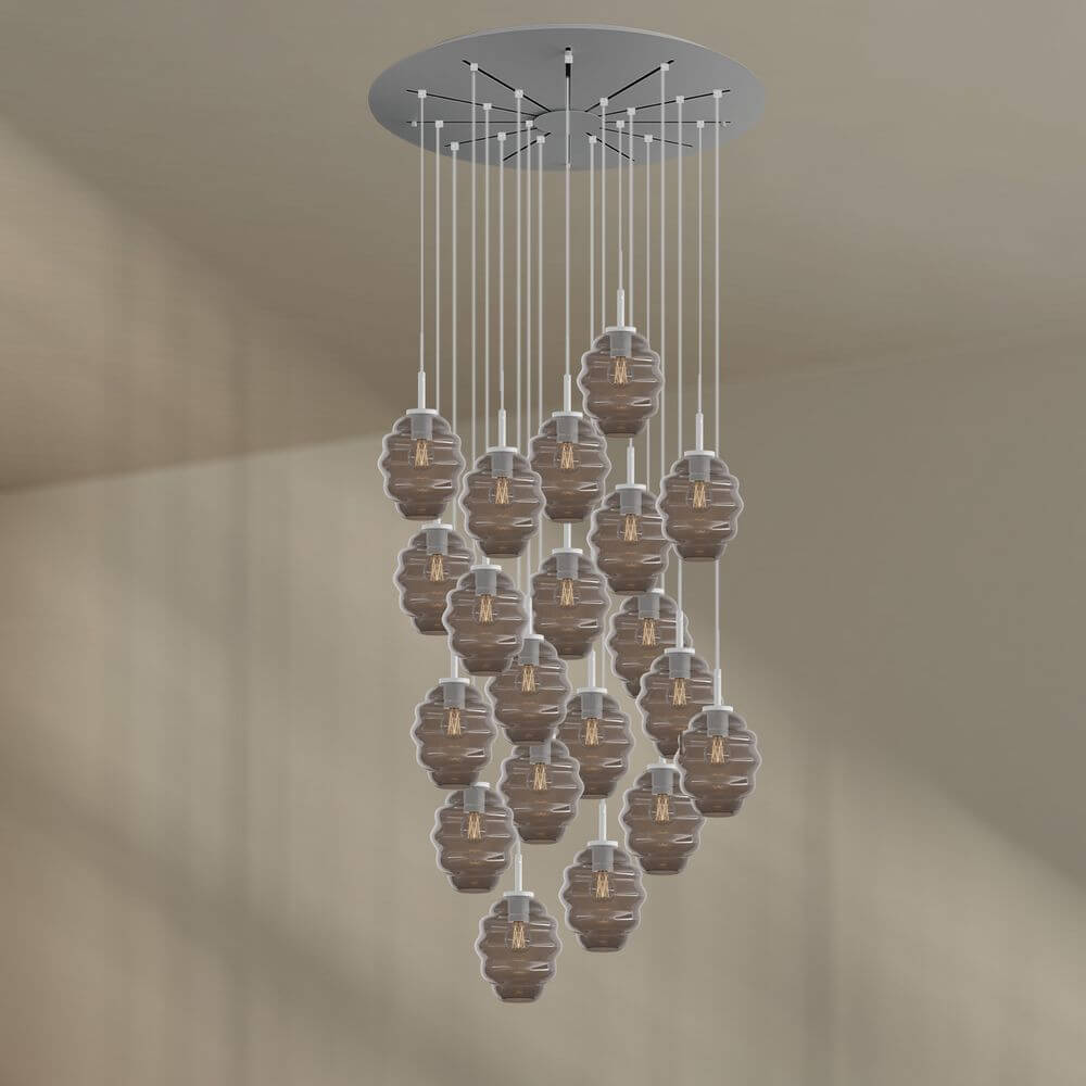 s.luce Echos Galerieleuchte mit 20 Pendeln, Ø 120 cm Baldachin, elegantes Lichtobjekt für hohe Räume.