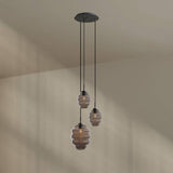 s.luce Echos Galerieleuchte 3-flammig mit asymmetrischen Glaskörpern in Ø 18/25cm und einem Baldachin in Ø 40cm.