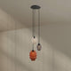 s.luce Echos Galerieleuchte 3-flammig Ø 40cm Baldachin Ø 18/25cm: hängende Dreiflammen-Pendelleuchte mit mundgeblasenen asymmetrischen Glasglocken in verschiedenen Farben