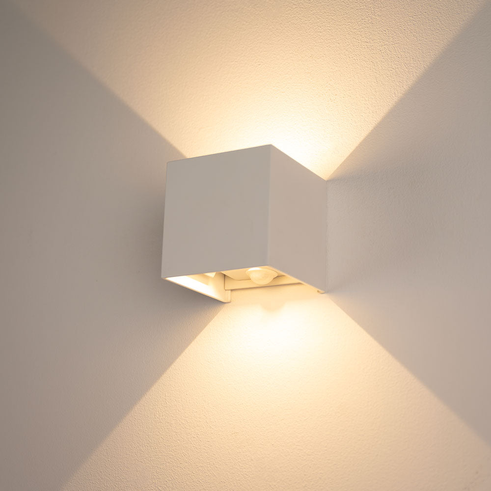 s.luce Ixa LED wall lamp with motion detector