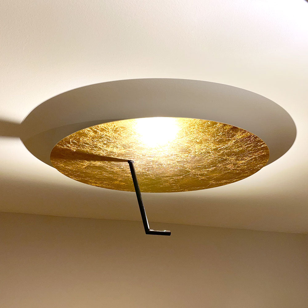 Parete a led gancio e lampada a soffitto