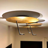 Parete a led gancio e lampada a soffitto