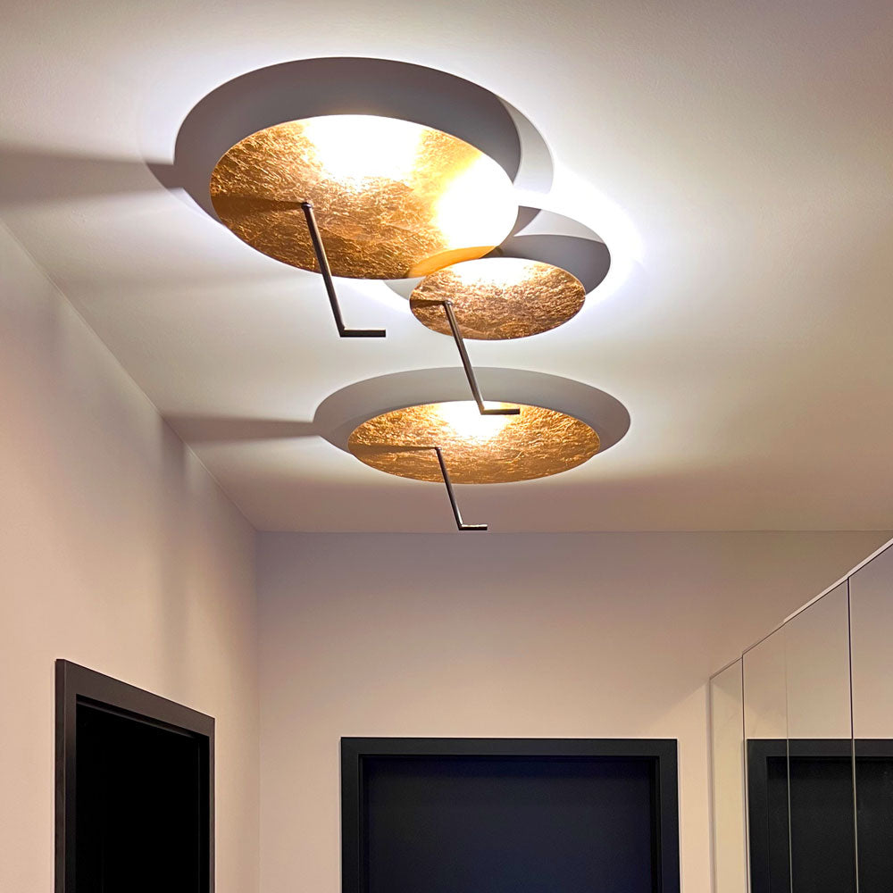 Parete a led gancio e lampada a soffitto