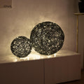 s.luce Mesh LED-Drahtkugel in warmweiß, beeindruckende Lichtspiele für Innen- und Außenbereiche.