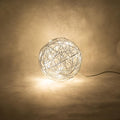 s.luce Mesh LED-Drahtkugel mit warmweißem Licht, ideal für stimmungsvolle Innen- und Außenbeleuchtung.