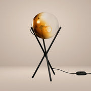 s.luce Orb Axis Glas-Tischlampe Dreibein 20cm in Gold Verlauf mit schwarzem Dreibein, moderne Tischleuchte