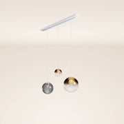 s.luce Orb Suspension pour table à manger à 3 lumières 120 cm Ø 20/30/40 avec d’élégants luminaires sphériques au design moderne.