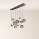 s.luce Orb Esszimmerlampe 12-flammig 160cm 2-reihig in modernem Design über einem hellen Hintergrund.