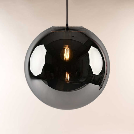 s.luce Orb Galerieleuchte in Schwarz, elegante Glaskugel für modernes Ambiente und 5m Abhängung.