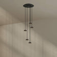 Alt Tag: s.luce Santa Air LED Esszimmer-Pendelleuchte 5-flammig Ø 60cm Baldachin, schwarze minimalistische LED-Hängeleuchte mit fünf Lampenkörpern