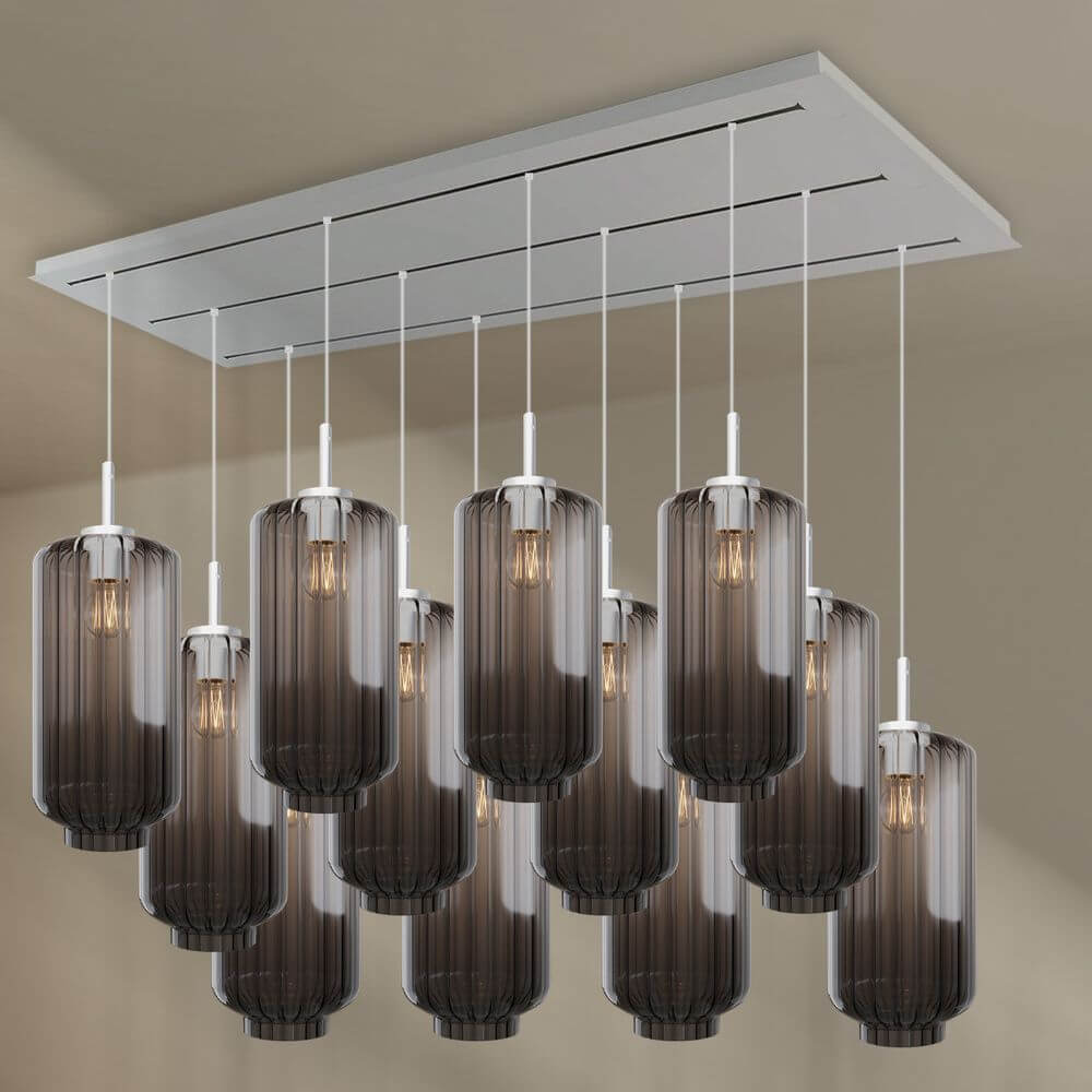 s.luce Velo 12-flammige Esszimmerleuchte in modernem Design mit rauchfarbenen Glaskörpern.