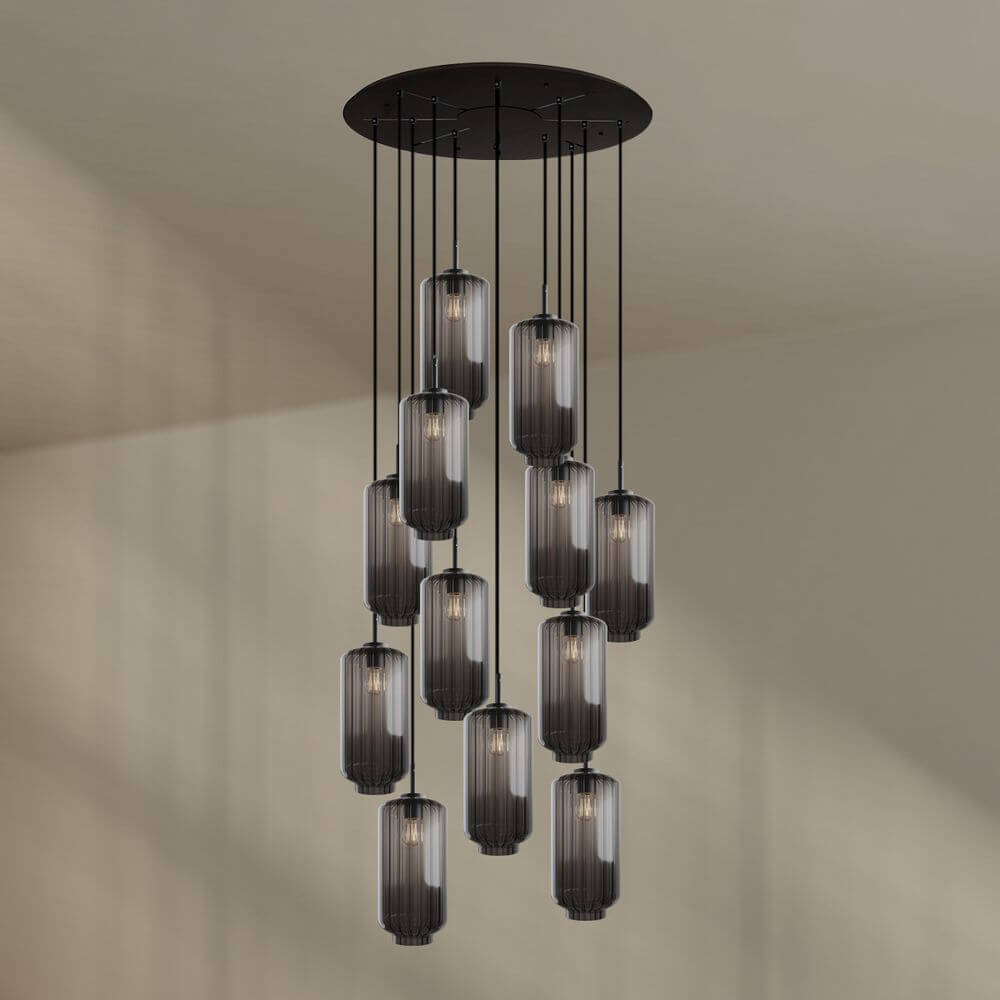 s.luce Velo 12-flammige Galerieleuchte mit eleganten Pendelleuchten, Ø 80cm Baldachin, stilvolles Licht für große Räume.
