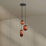 s.luce Velo 3-flammige Galerieleuchte mit eleganten, mundgeblasenen Glaspendelleuchten in orange.