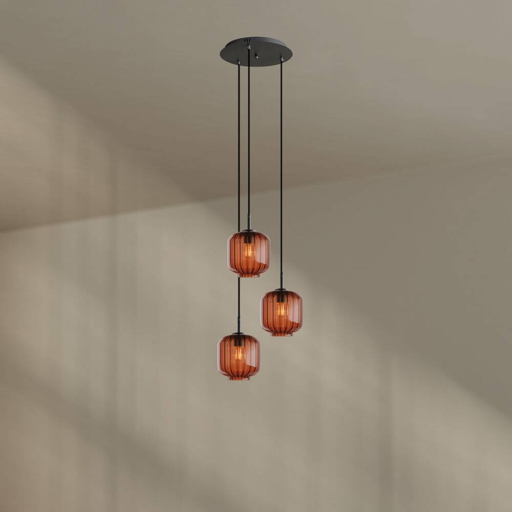 s.luce Velo 3-flammige Galerieleuchte mit mundgeblasenen Glaspendelleuchten in eleganter Anordnung.