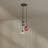 s.luce Velo 3-flammige Galerieleuchte mit bunten mundgeblasenen Glaspendelleuchten und elegantem Baldachin.