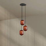 s.luce Velo 3-flammige Galerieleuchte mit drei mundgeblasenen Glaspendelleuchten in Rot, moderner Stil.