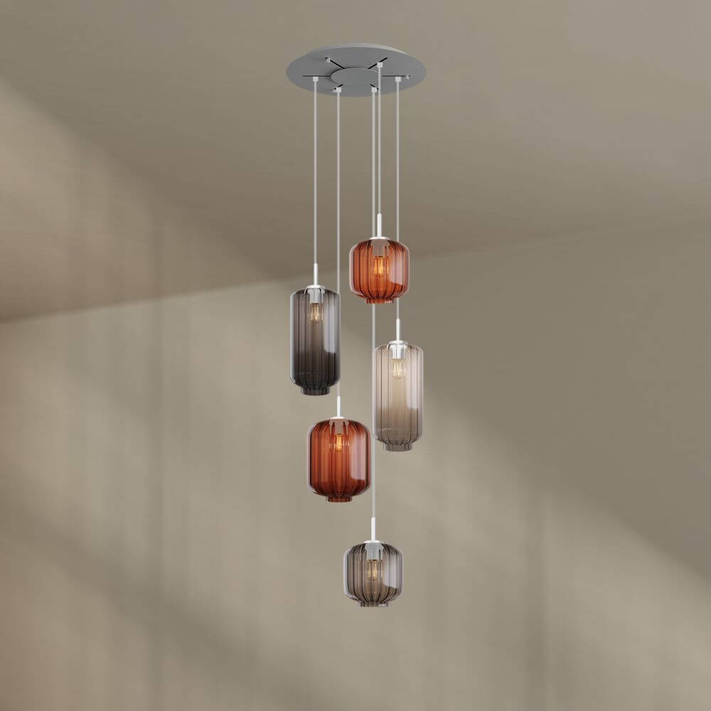 s.luce Velo 5-flammige Galerielampe mit eleganten Glaspendeln in verschiedenen Farben.