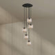 s.luce Velo 5-flammige Galerieleuchte Ø 60cm Baldachin Ø 20cm in modernem Wohnraum mit Glaspendeln.
