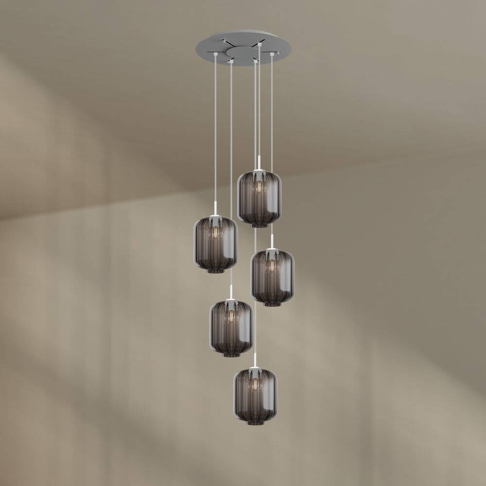 s.luce Velo 5-flammige Galerie-Hängelampe mit stilvollen Glaspendeln und modernem Baldachin.