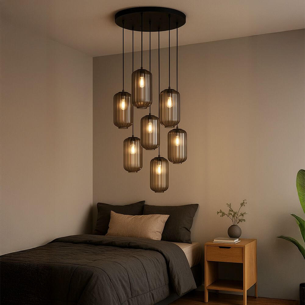s.luce Velo 8-flammige Galerieleuchte im modernen Schlafzimmer über dem Bett.