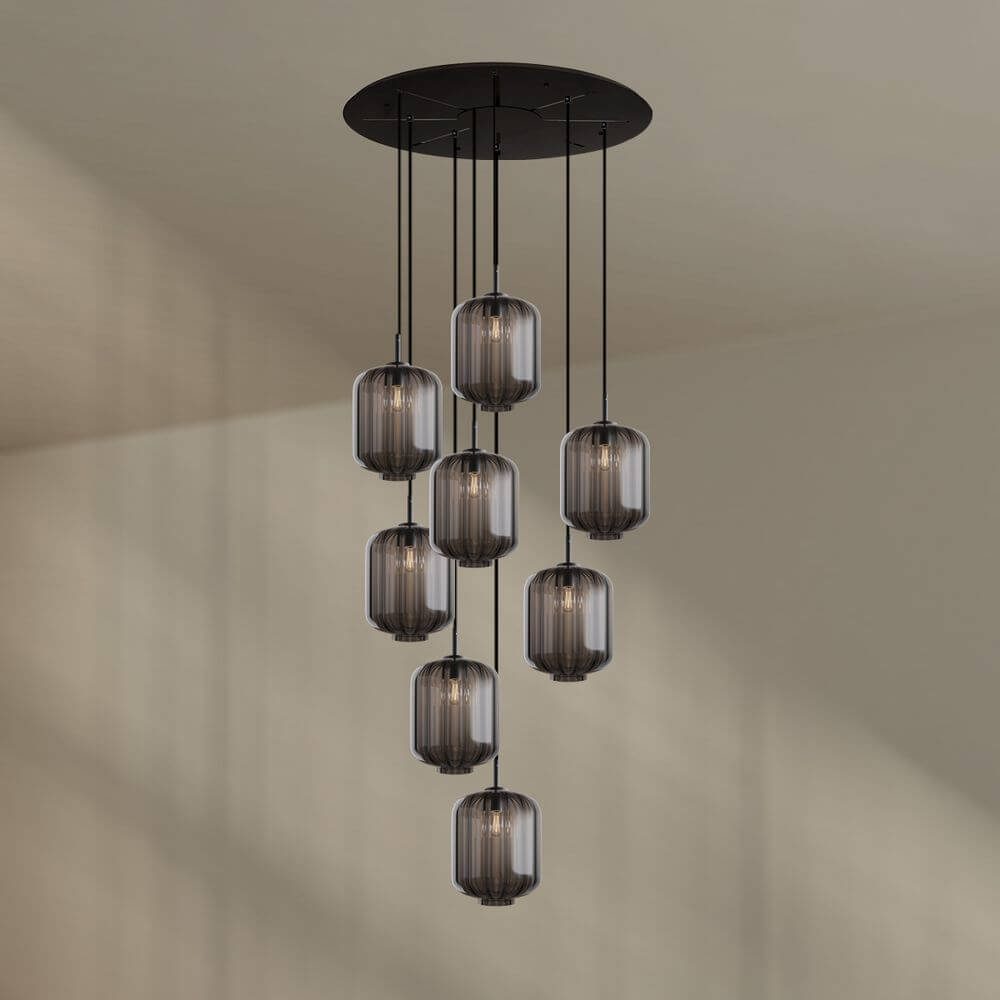 s.luce Velo 8-flammige Galerieleuchte mit mundgeblasenem Glas und eleganter Pendelbeleuchtung für hohe Räume.