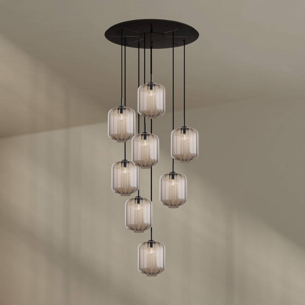 s.luce Velo 8-flammige Galerieleuchte mit mundgeblasenem Glas und Baldachin, ideal für hohe Räume.