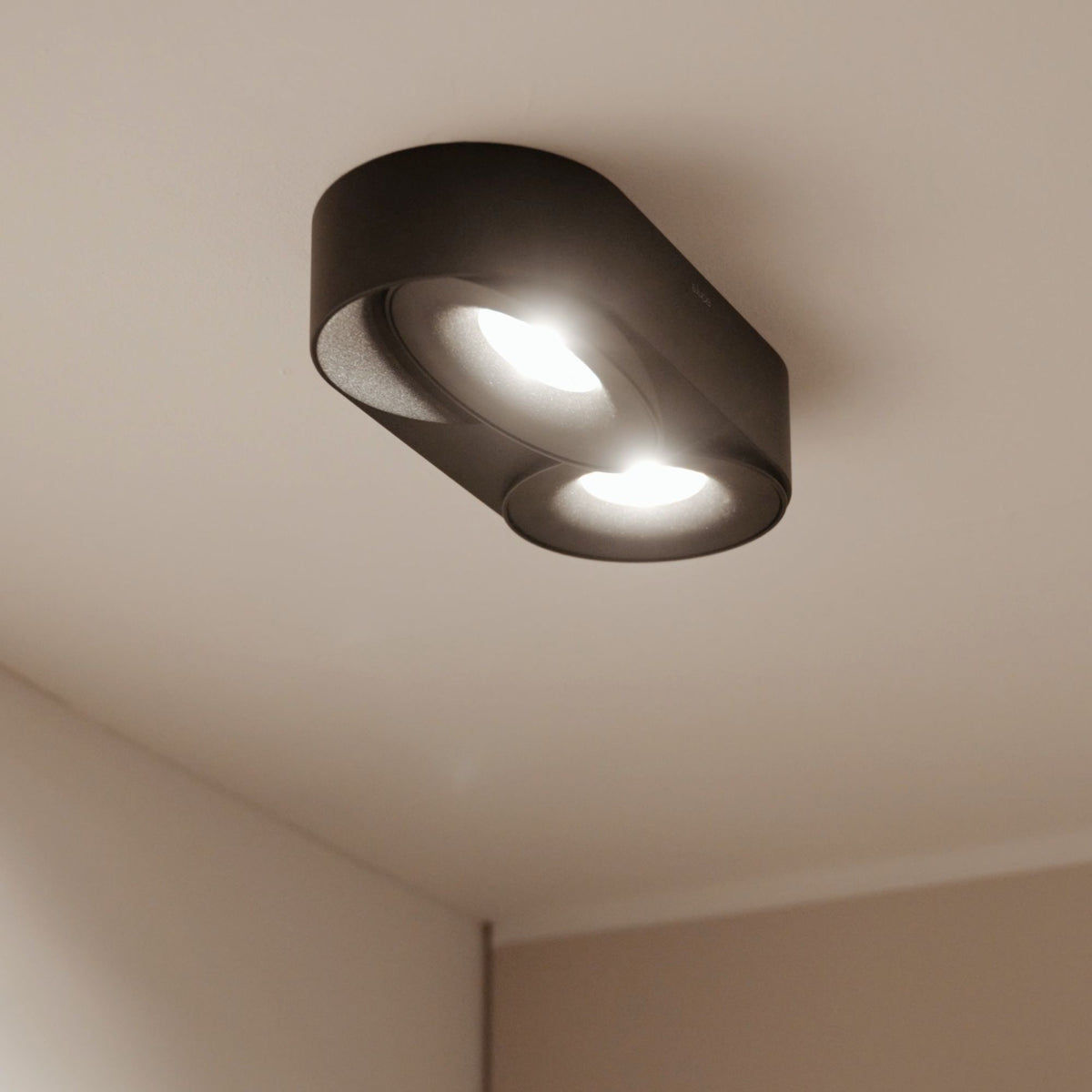 s.luce Santa Duo LED-Deckenleuchte schwenkbar 2-flammig, schwarze moderne Deckenleuchte mit zwei LED-Spots