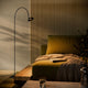 s.luce Santa Neo Stehlampe 130cm in Schwarz als elegante Bogenlampe für stimmungsvolles Wohnen im Schlafzimmer