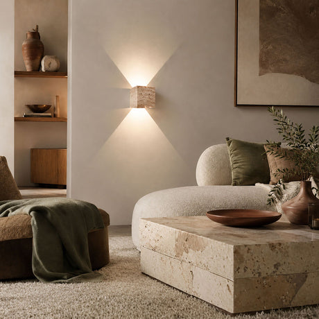 s.luce Travea LED Wandleuchte aus Travertin-Stein