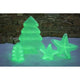 LED Acryl Tannenbaum mit 6 Farbwechselfunktionen 42 RGB Dioden 12V IP44 in grünem Licht auf Schnee