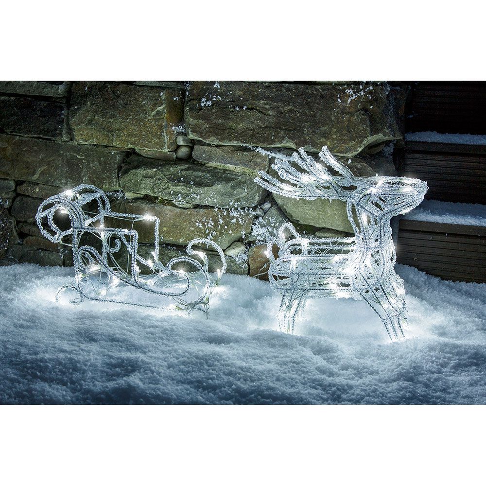 LED Acryl-Set Schlitten mit 2 Rentieren in Schnee, beleuchtet mit 96 kaltweißen Dioden für festliche Gartendeko.