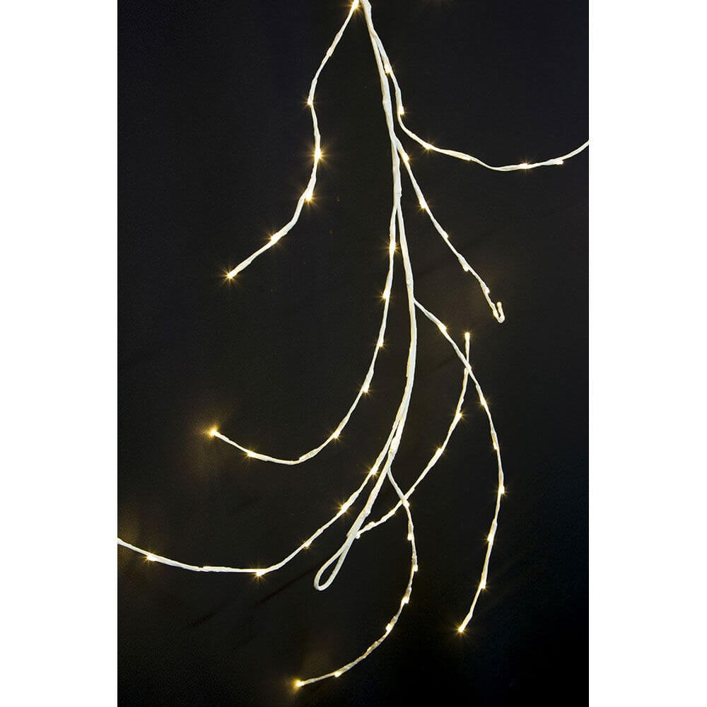 LED Dekoration variabel als Lichterkranz Lichtergirlande weiß 240 Warmweiße Dioden IP44 - filigrane Lichtergirlande bei Nacht.