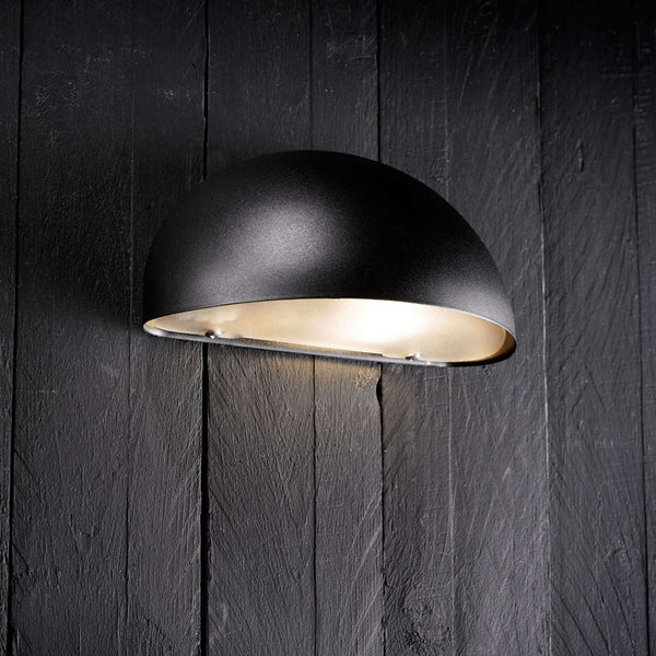 Scorpius Außen Wandleuchte schwarz mit robustem Design und elegantem Lichtbild für außen