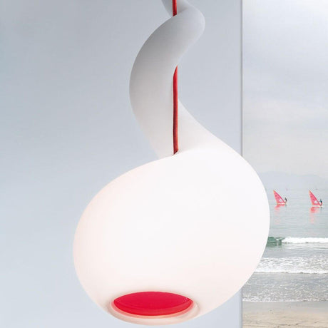 Lampada a sospensione Alien M 65 cm Liquid-Light bianca con cavo rosso e design extravagante.