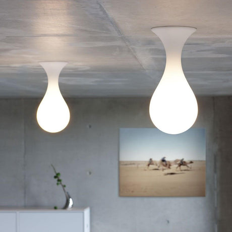 Drop-1S taklampa 40 cm Liquid-Light vit i taket med modern inredning.
