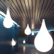 Drop-1L Deckenleuchte 100cm Liquid-Light Weiß in modernem Raum mit fließenden Lichtformen