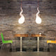 Alien M Pendelleuchte 65cm Liquid-Light Weiß über modernen Tischen in stylischem Ambiente.