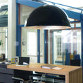 Pendelleuchte Blister von s.luce in Schwarz, ideal für moderne Büros und Esstische.